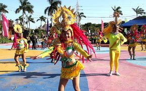 Capitalinos celebran festividades patrias “Al Son de Comparsas”