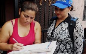 Entrega de títulos de propiedad a familias diriambinas
