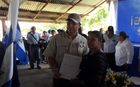 Inpesca entregó convenios de Colaboración a Productores de Camaroneras