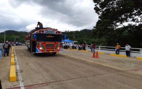 Jinoteganos gozan del nuevo puente vehicular en San Gabriel