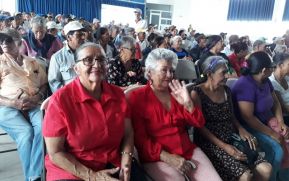 Adultos mayores celebran 11 años de la UNAM
