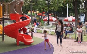 Capitalinos disfrutan con alegría una tarde de tranquilidad
