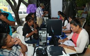 Familias llenan solicitudes del Programa Bismarck Martínez para una vivienda Digna y Segura