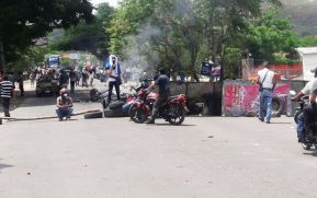 Ideólogos del golpe crearon un monstruo de 7 manos, portador del veneno mortal de la mentira