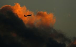 Aterrizaje forzoso de un Boeing de Fly Jamaica con 128 ocupantes provoca varios heridos en Guyana