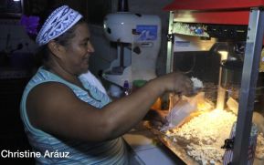 Emprendedora de Cárdenas amplía su negocio con microcrédito otorgado por el MEFCCA