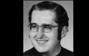 Un sobreviviente de abuso dijo que un sacerdote lo obligaba con un revólver a que le practicara sexo oral y luego lo absolvía