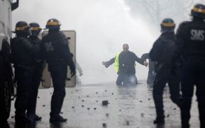 Al menos 107 detenidos durante las protestas de los "chalecos amarillos" en París