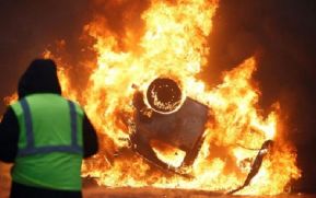 Caos en París mientras Macron asiste al G20: incendios, saqueos y al menos 65 heridos