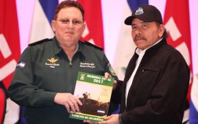 Ejército gradúa a 56 nuevos oficiales que asumen el compromiso de defender la Patria con dignidad y valentía