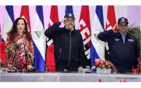 Presidente Daniel y compañera Rosario en Promoción de Cadetes de la Policía Nacional