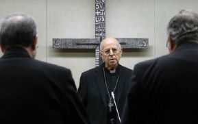El Vaticano urge a las conferencias episcopales a reunirse con víctimas de abusos