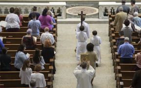 Publican lista de 89 curas de la Orden Jesuita acusados de abuso sexual en EEUU