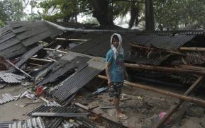 Un tsunami causa al menos 222 muertos y 843 heridos en Indonesia