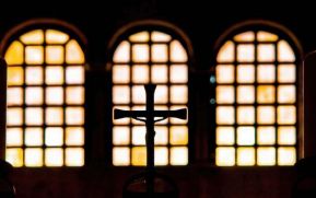 Violan y asesinan a anciana dentro de iglesia en México