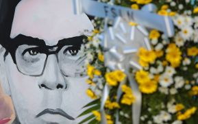 Colocan ofrendas florales en monumento del Héroe Leonel Rugama