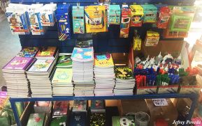 Comerciantes de mercado Israel Lewites anuncian ofertas escolares y uniformes