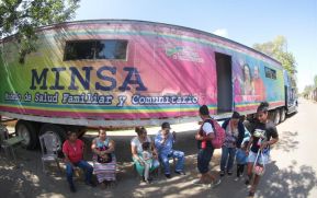 Clínica móvil llega a barrio Los Corteses