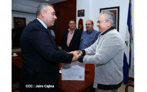 Director de Agencia de Cooperación Internacional de Palestina es recibido por el presidente de Asamblea Nacional