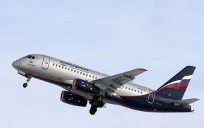 41 víctimas al incendiarse un avión de pasajeros tras aterrizar de emergencia en un aeropuerto de Moscú