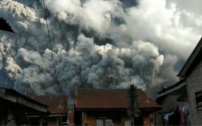 Declaran alerta roja en Indonesia por volcán Sinabung