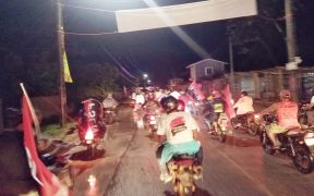Familias de Bilwi se desbordan en una diana para celebrar el Día de la Alegría