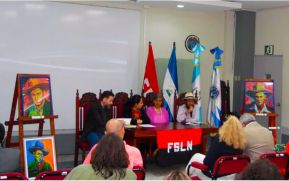 Realizan en Guatemala conversatorio en saludo al día de la alegría