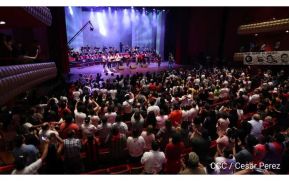 Vigilia de canto a la revolución sandinista en el Teatro Nacional Rubén Darío