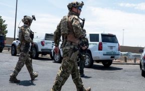 Varios muertos y decenas de heridos en tiroteo en centro comercial de Texas, EE.UU.
