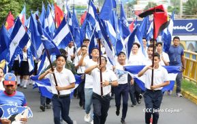 Inicia jornada de celebración de Fiestas Patrias con maratón de relevo de nuestra bandera nacional