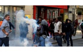 Detienen a 160 chalecos amarillos en jornada de protestas en Francia
