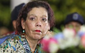 Vicepresidenta Rosario Murillo después del acto de 40 Aniversario Policía Nacional