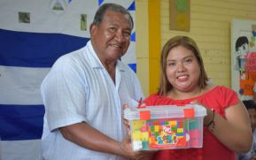 Alcaldía de Granada entrega material didáctico y mobiliario a CDI