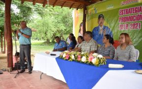 Presentan Estrategia Nacional de Promoción de la crianza de aves de patio en el departamento de Granada