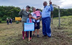 Entregan primeros lotes del programa Bismarck Martínez en La Paz, Carazo