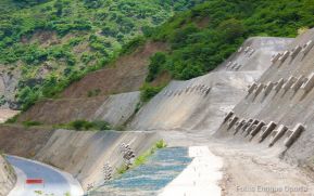 Inauguran obra de protección de taludes para superar derrumbes del Cerro La Cruz en Telpaneca, Madriz