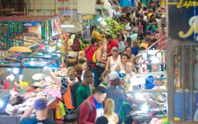 Gran dinamismo comercial en el Mercado Iván Montenegro gracias a feria de descuentos
