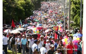 Capitalinos caminan en defensa de sus derechos y en solidaridad con Bolivia