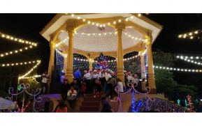 Inauguran ambientes navideños en parques de Carazo