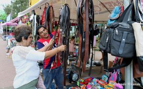 Todo un éxito la Feria del Comercio Navideño en la Avenida de Bolívar a Chávez