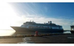 Crucero Rotterdam arriba al puerto de Corinto
