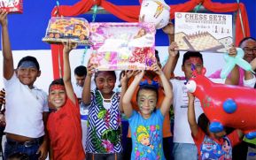 Niños de León y Chinandega reciben con alegría juguetes enviados por el Gobierno Sandinista