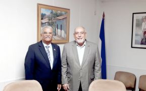 Embajador de Panamá realiza visita de cortesía al Mific