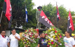 Pueblo de Masaya rinde honores al General Sandino con ofrendas florales