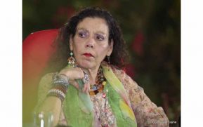 Compañera Rosario después del acto en homenaje al general Sandino