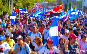 Miles de nicaragüenses protagonizan caminata Sandino Sol de Libertad, Siempre más Allá!