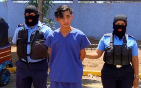 Policía Nacional presenta a sujeto acusado de violación
