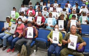 Entregan títulos de propiedad a retirados del Ejército de Nicaragua y Ministerio del Interior