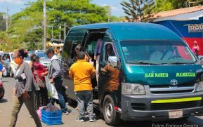 Terminales de buses en Managua atienden a viajeros que van al interior del país en Semana Santa