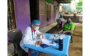Minsa lleva asistencia médica al barrio Frowley de la carretera vieja a León